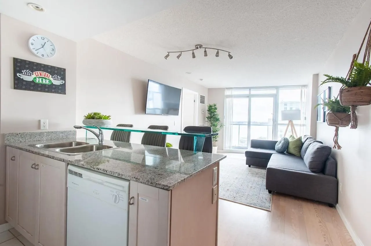 Right By The Lake Downtown Condo, 1 Bedroom, 1 Free Parking Toronto Canada