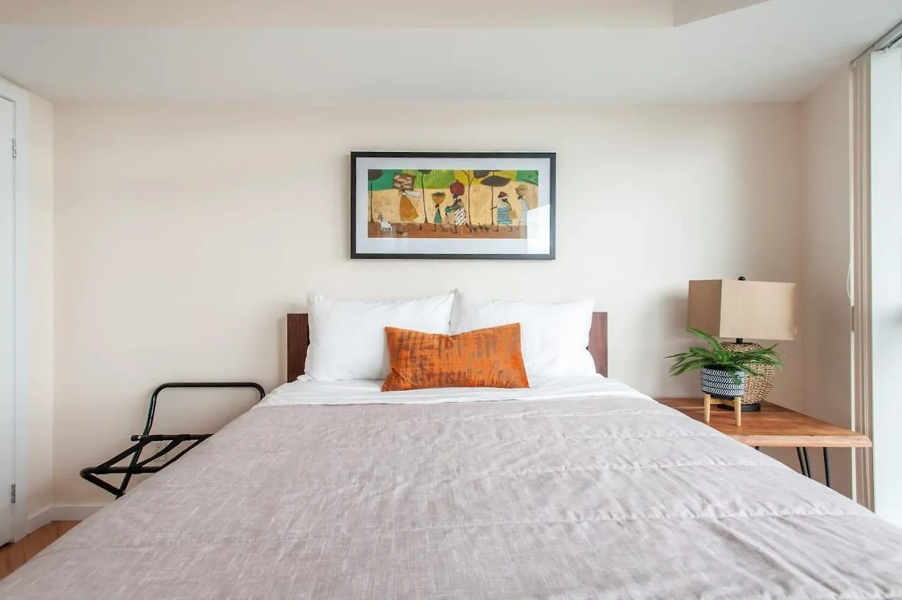 Right By The Lake Downtown Condo, 1 Bedroom, 1 Free Parking Toronto 0*,  Canada