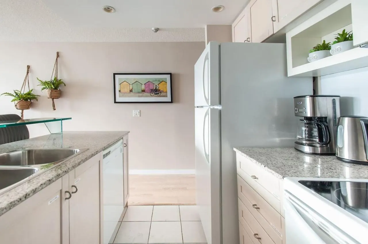 Homestay Right By The Lake Downtown Condo, 1 Bedroom, 1 Free Parking Toronto