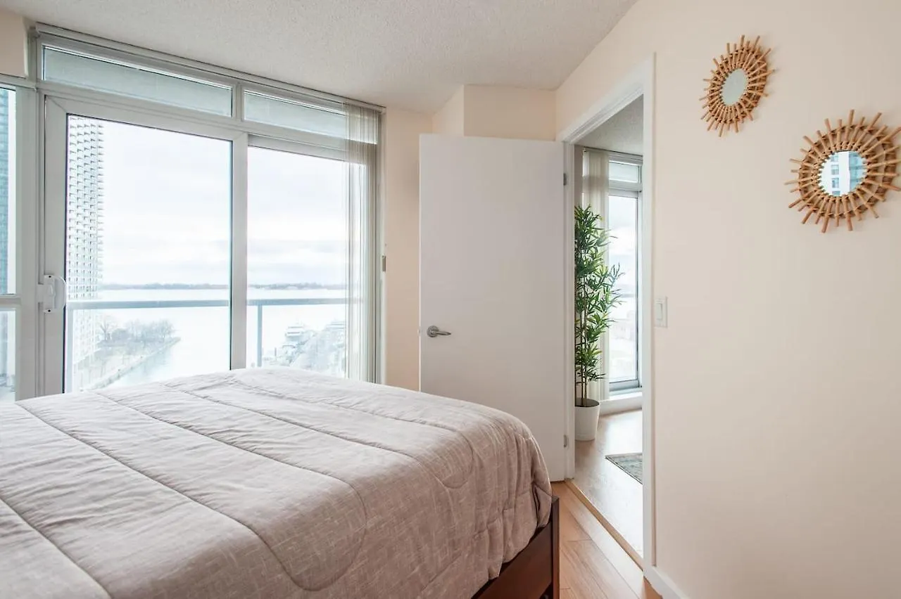 Right By The Lake Downtown Condo, 1 Bedroom, 1 Free Parking Toronto Homestay