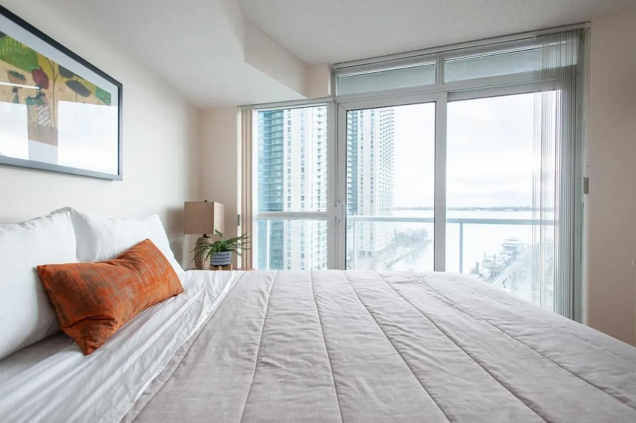 Homestay Right By The Lake Downtown Condo, 1 Bedroom, 1 Free Parking Toronto